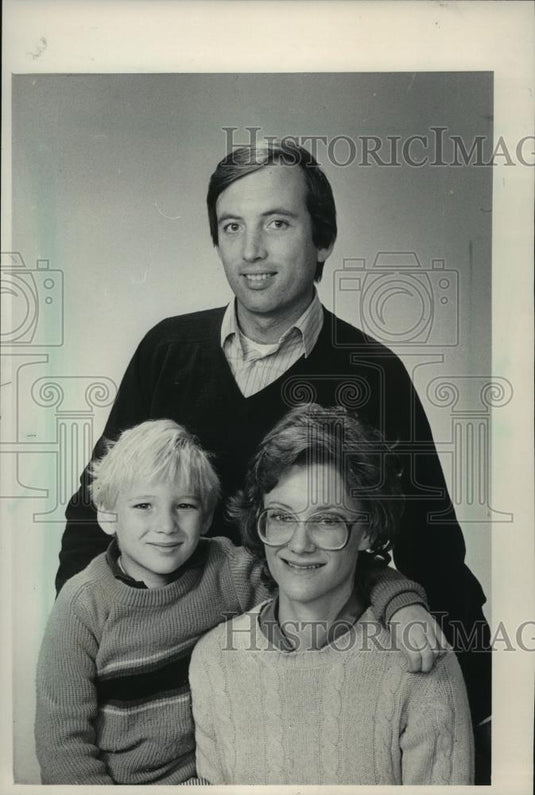 1983 Press Photo Reverend James Diedrich & family, Southern Baptist Missionaries - Historic Images