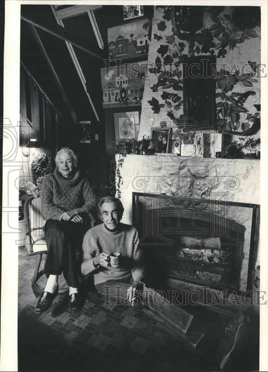 1983 Press Photo Sarah & George Lull featured in their Wisconsin home - Historic Images