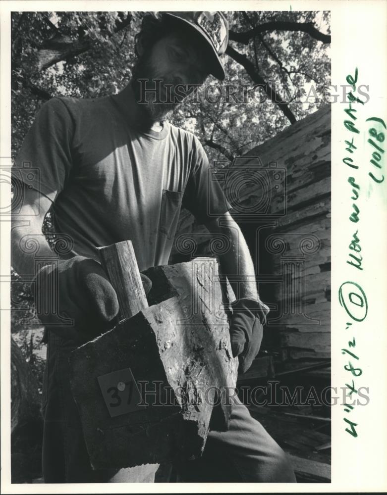 1984 Press Photo Bill King of Preservation Plus, Inc. Checking Logs in Wisconsin - Historic Images