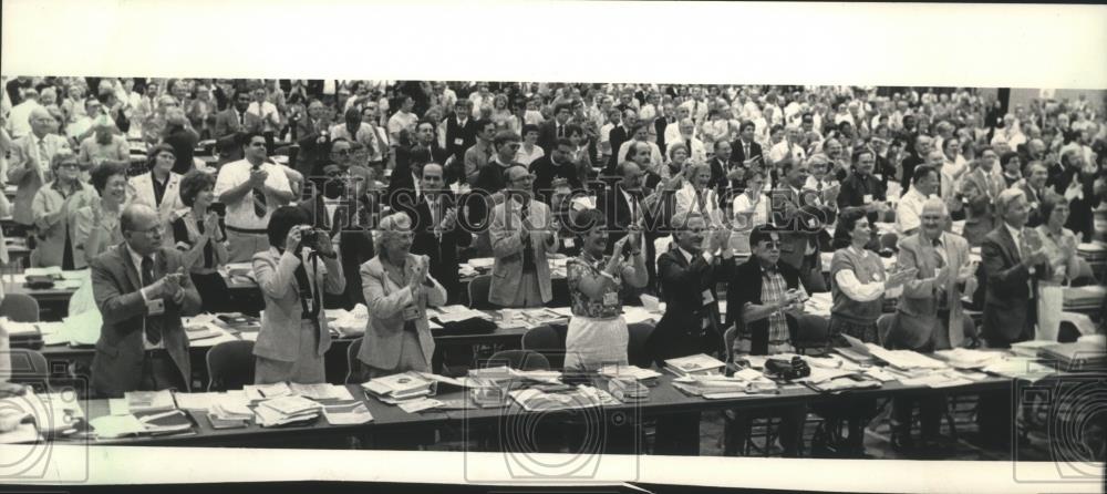 1986 Press Photo Delegates of the Lutheran Church in America Celebrate Union - Historic Images