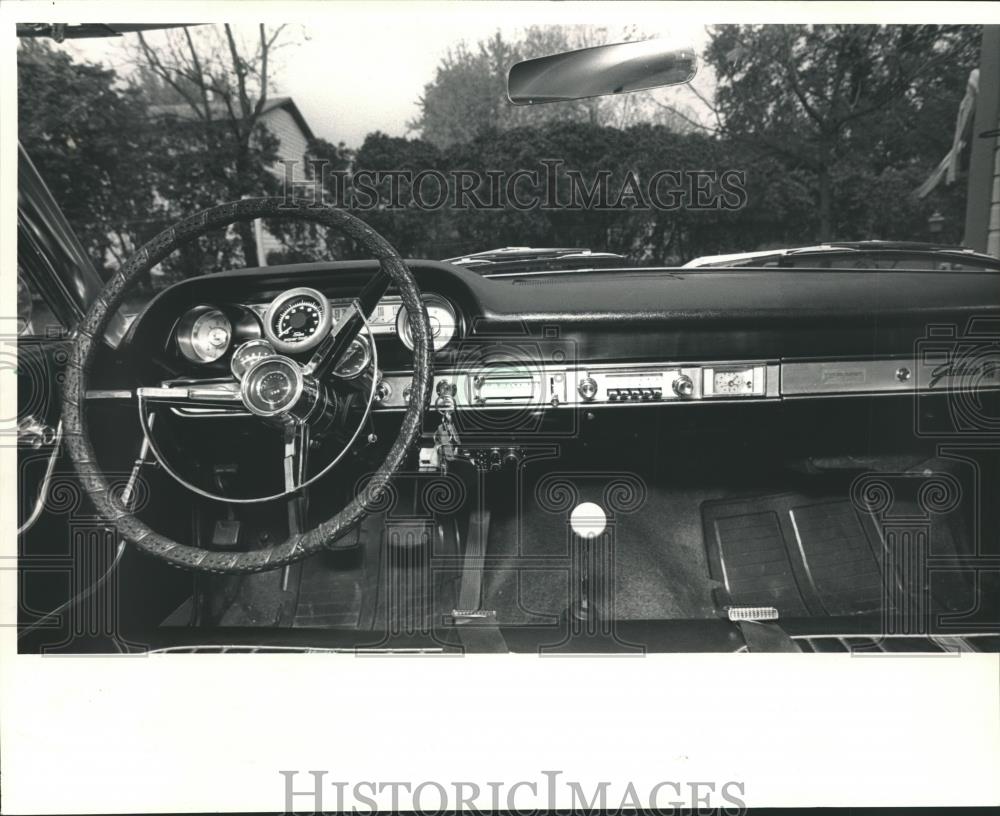 1986 Press Photo The dashboard of Russ Peterson&#39;s 1964 Ford Galaxie 500 - Historic Images