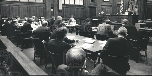 1987 Press Photo Francis Ferguson testifies to his role in Bradley Trust - Historic Images