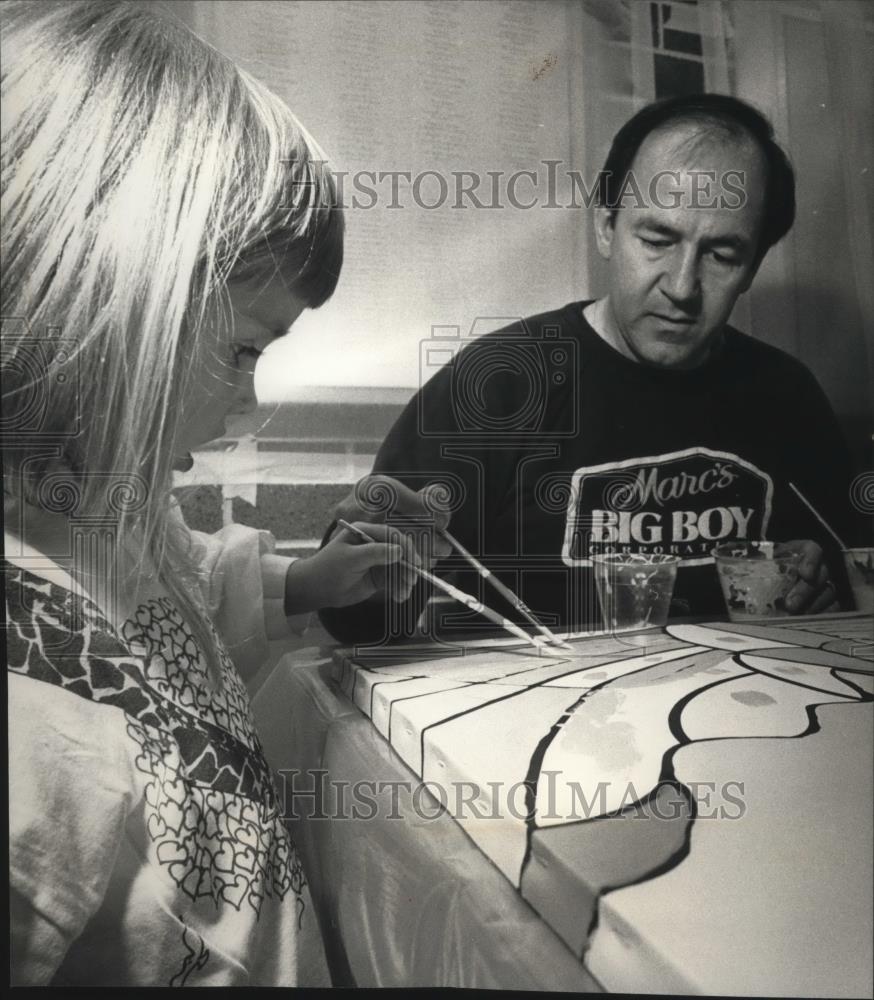 1988 Press Photo Stephanie Bierkenstock and John Feight Painting Mural Wisconsin - Historic Images