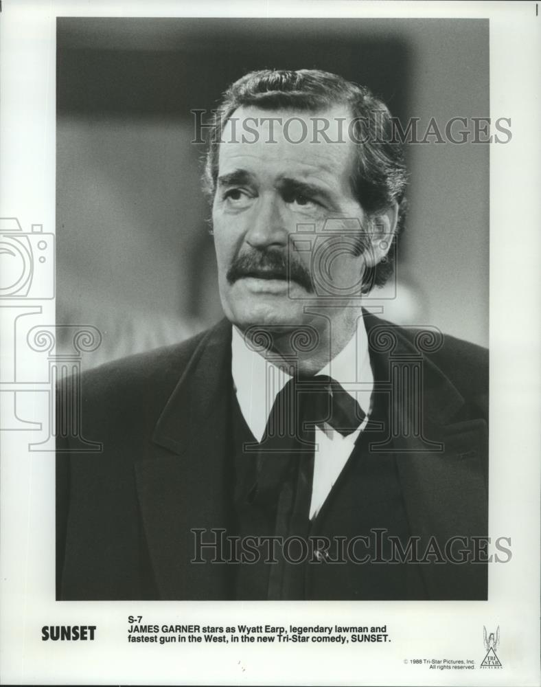 1988 Press Photo James Garner in a scene from Sunset. - spp27382 - Historic Images