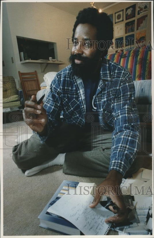 1989 Press Photo John Francis, has taken a vow of silence, Madison, Wisconsin. - Historic Images