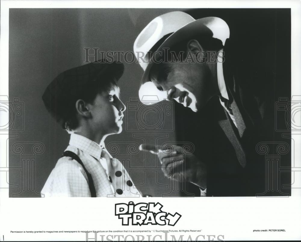 1990 Press Photo Warren Beatty and Charlie Korsmo star in Dick Tracy. - Historic Images