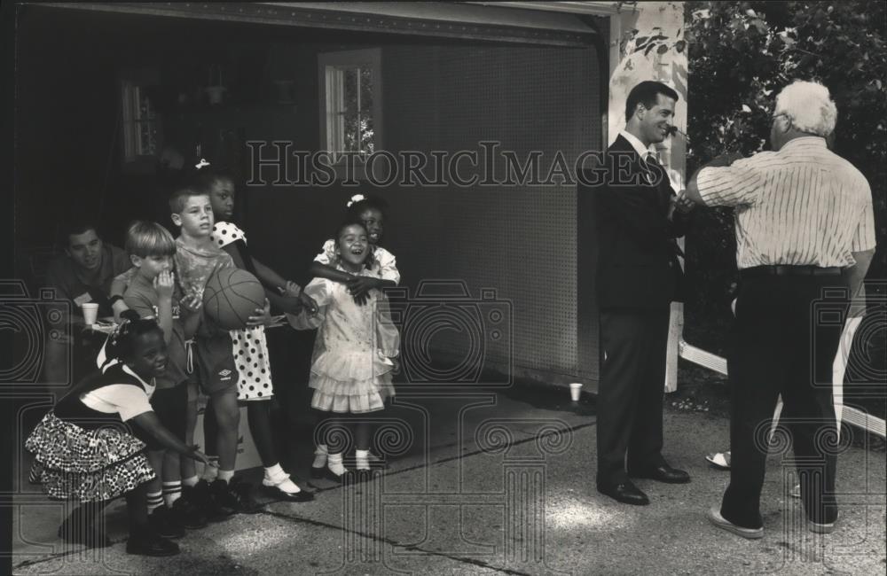 1992 Press Photo Russ Feingold attends social at his mother&#39;s home in Jonesville - Historic Images