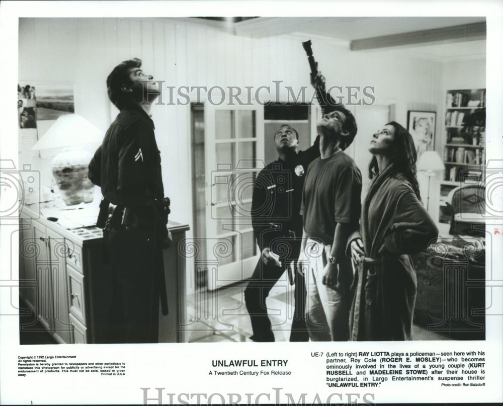 1992 Press Photo A scene from the suspense thriller, "Unlawful Entry" - Historic Images