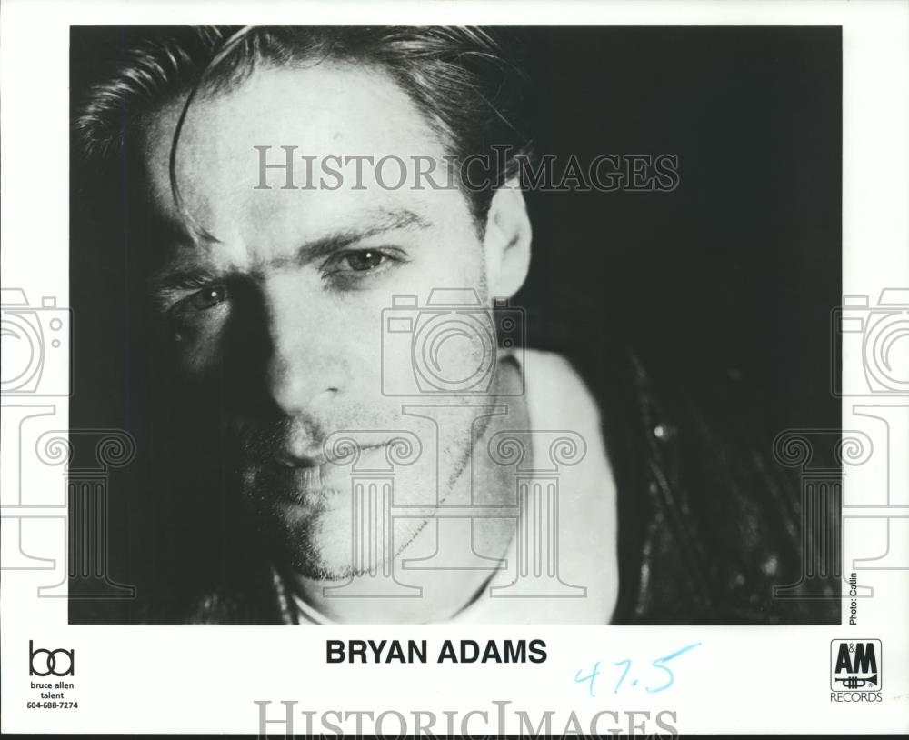 1992 Press Photo Bryan Adams, Canadian singer, guitarist and songwriter. - Historic Images