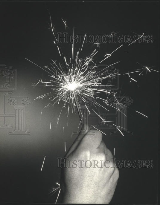 1993 Press Photo Fireworks can pose serious health and safety risks from heat. - Historic Images