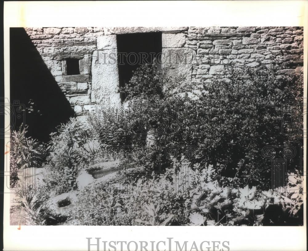 1994 Press Photo Charming Farm Inn in Tredudon-le-Moine in Brittany, France - Historic Images