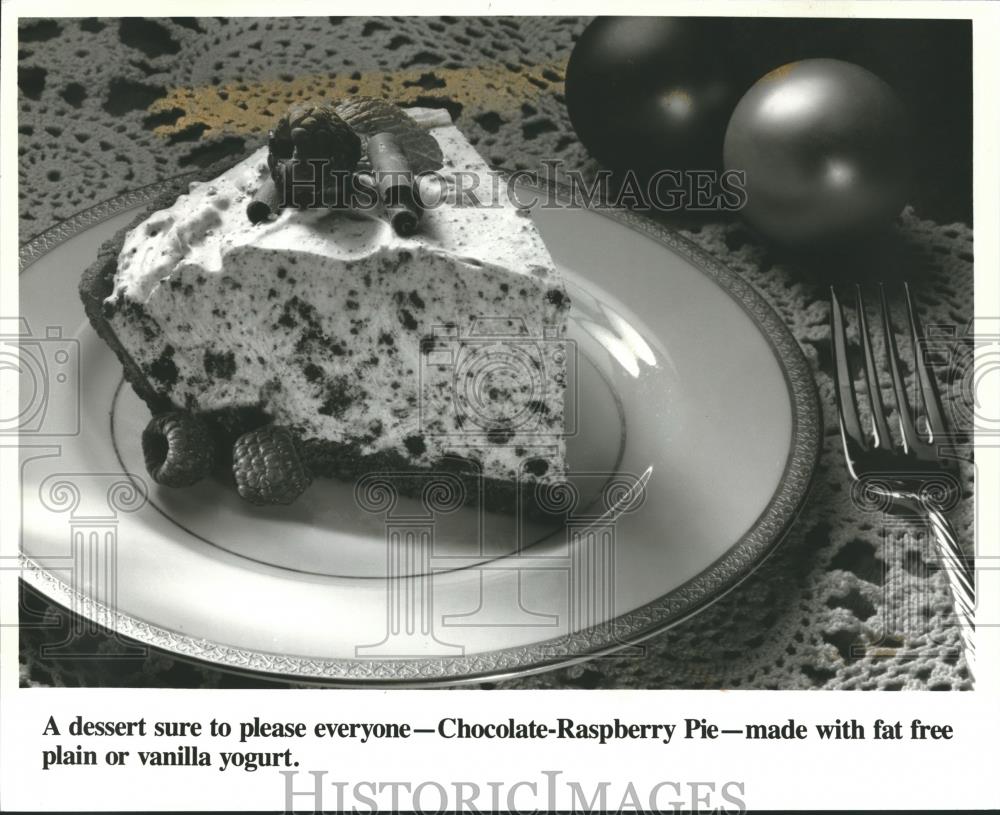 1994 Press Photo Dessert Chocolate Raspberry Pie made with Fat Free Yogurt - Historic Images