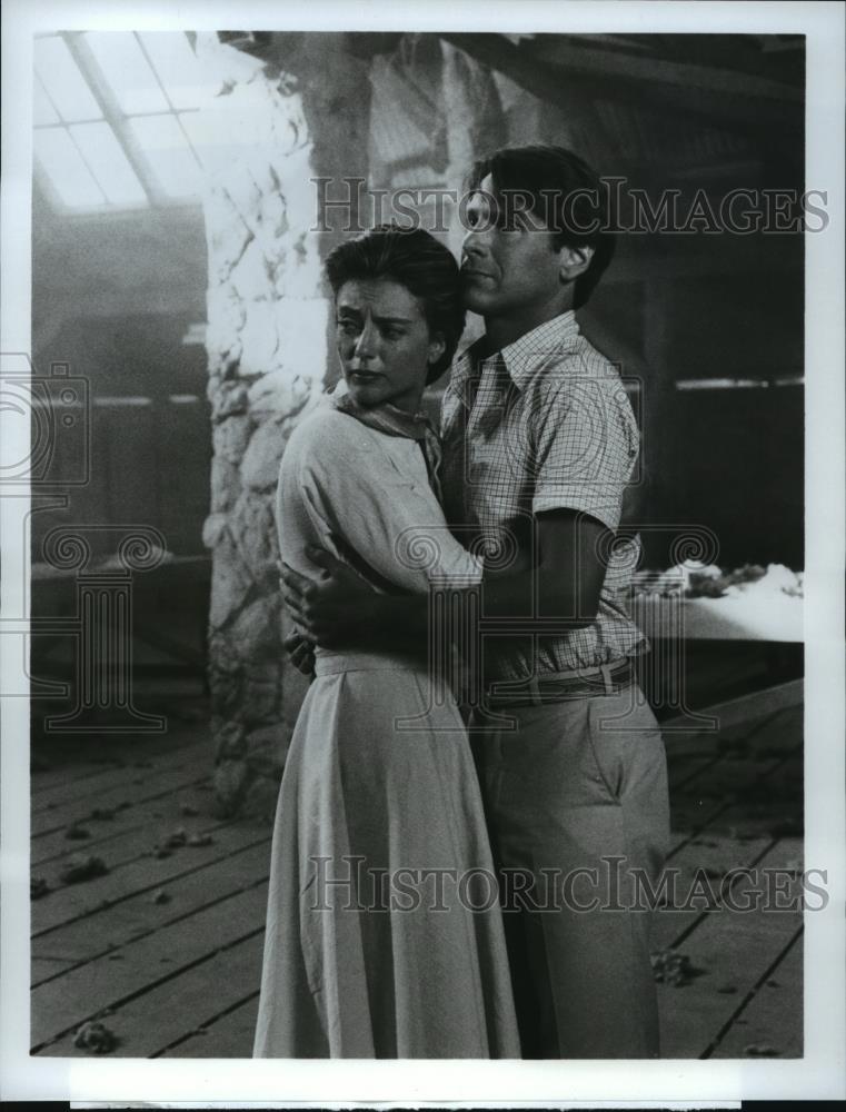 Press Photo Rachel Ward and Philip Anglim star in "The Thorn Birds" - spp21768 - Historic Images