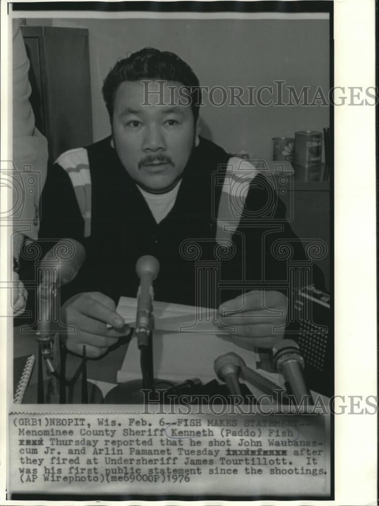 1976 Press Photo Menominee County Sheriff Kenneth Paddo Fish makes Statement - Historic Images