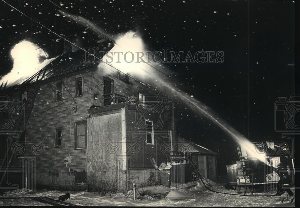 1988 Press Photo Firefighters fight Milwaukee home fire - mjb17944 - Historic Images