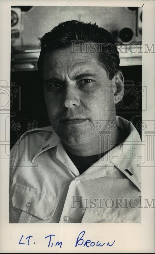 1988 Press Photo Fire Lieutenant Tim Brown transferred to quieter Fire Station - Historic Images