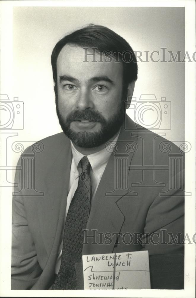 1992 Press Photo Lawrence T. Lynch, Shorewood, Wisconsin, school board member - Historic Images