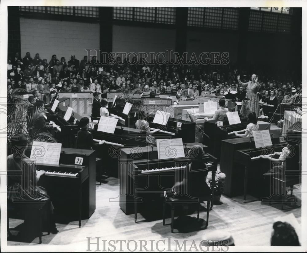 Press Photo St. Mary&#39;s auditorium piano festival, Fond du Lac, Wisconsin. - Historic Images