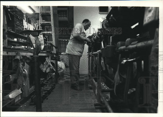 1987 Press Photo Roosevelt McCoy with Shoe Repair Machinery - mjb20728 - Historic Images