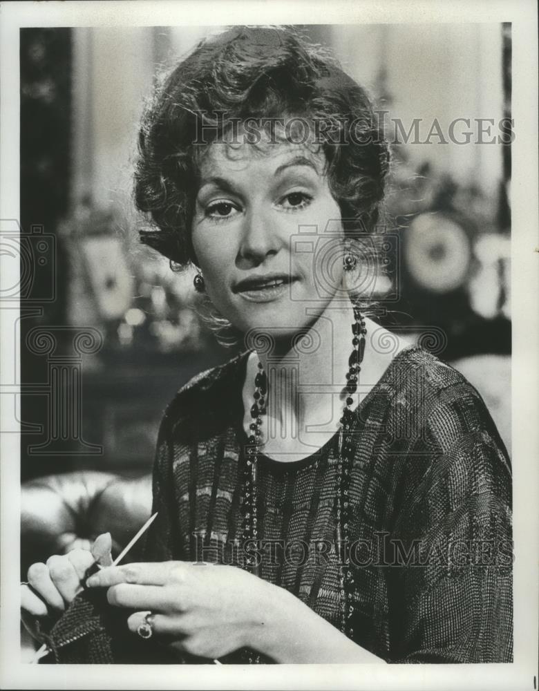 1976 Press Photo Meg Wynn Owen as Hazel Knits on &quot;Upstaris, Downstairs&quot; - Historic Images
