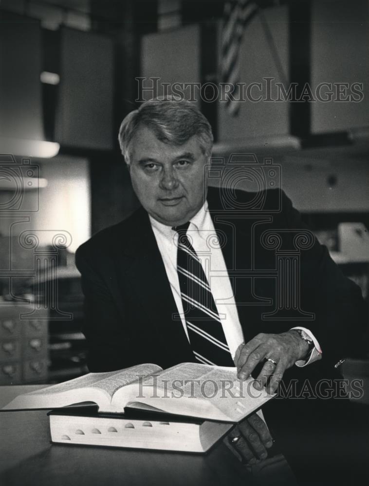 1992 Press Photo Greg McElwee, Hartford Minnesota school administrator - Historic Images