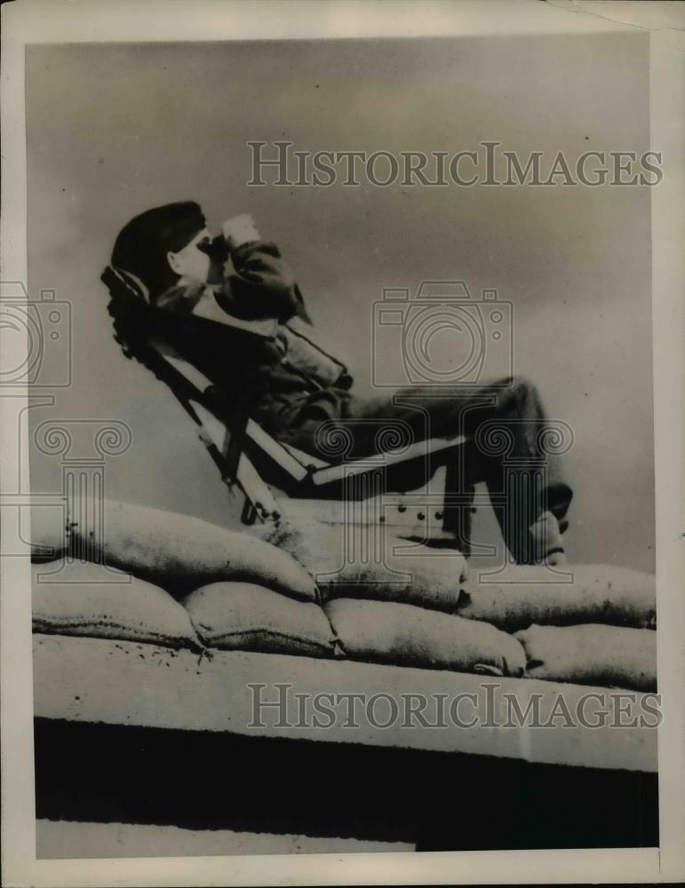 1940 Press Photo Specially Built Chair for Lookouts on British Coast - Historic Images
