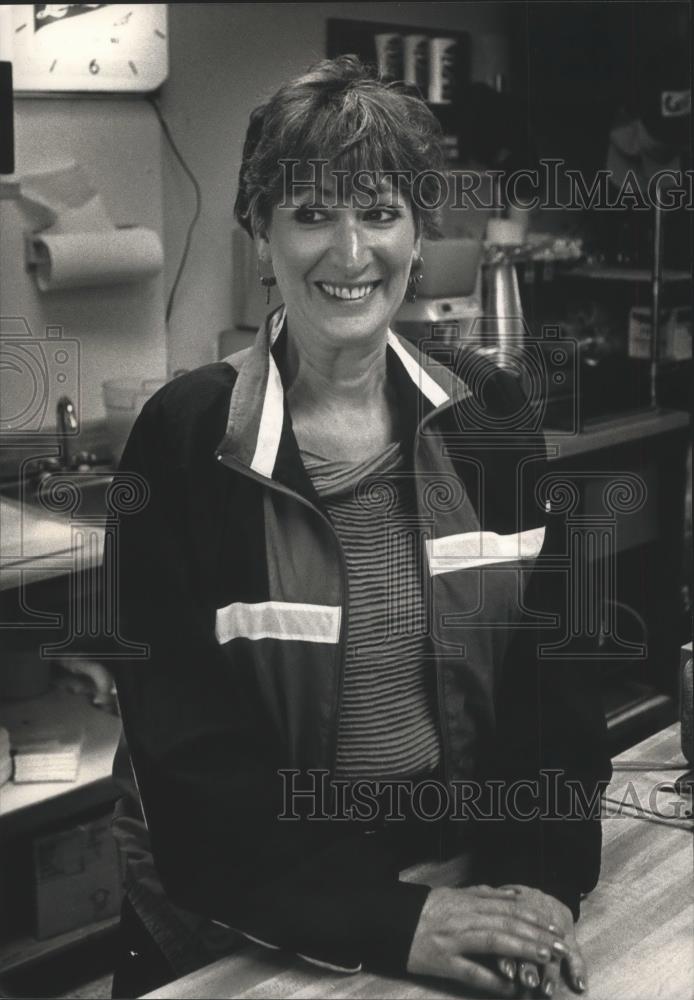 1992 Press Photo Barbara Nickel working at a deli in Germantown, Wisconsin. - Historic Images