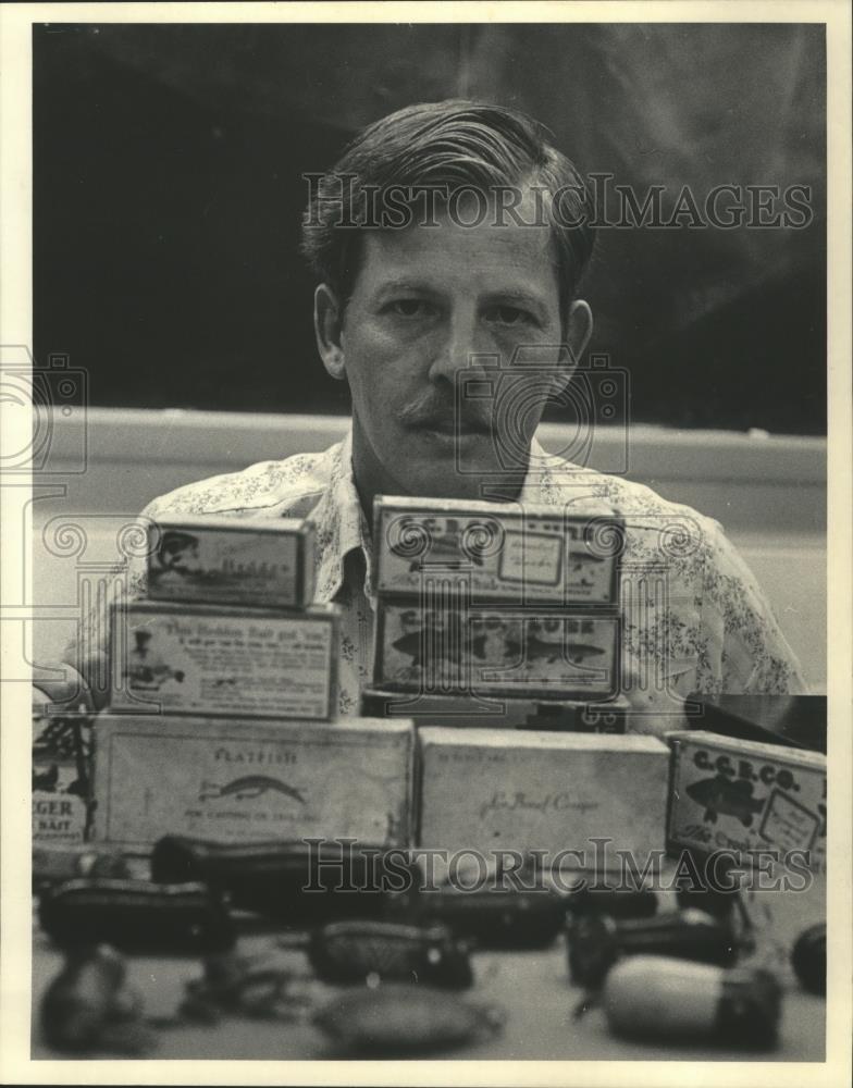 1985 Press Photo Joe Geiger teaches to sell at flea markets, Eau Claire - Historic Images