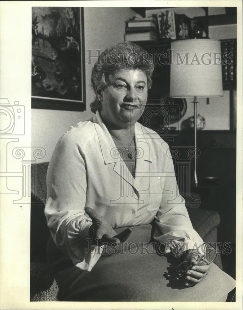 1982 Press Photo Irma Gertler Volunteer Treasurer National Forum for Women - Historic Images