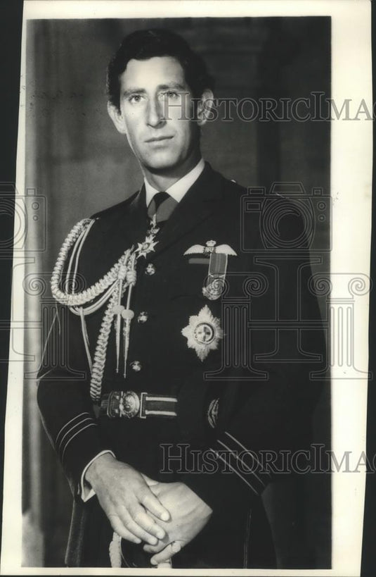 1977 Press Photo Prince Charles of Wales in Uniform at Windsor Castle - Historic Images