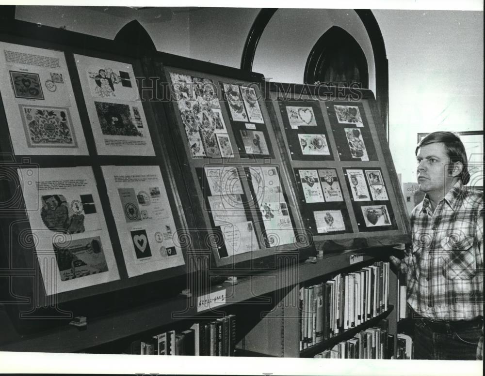 1983 Press Photo Roy Marks Pewaukee Village Administrative Assistant - mjb28391 - Historic Images