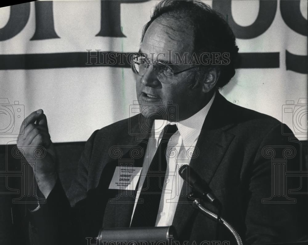 1986 Press Photo Herbert Grover, Wisconsin State Superintendent of Instruction - Historic Images