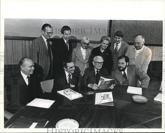 1982 Press Photo Milwaukee Journal Board of Directors Executive Committee - Historic Images