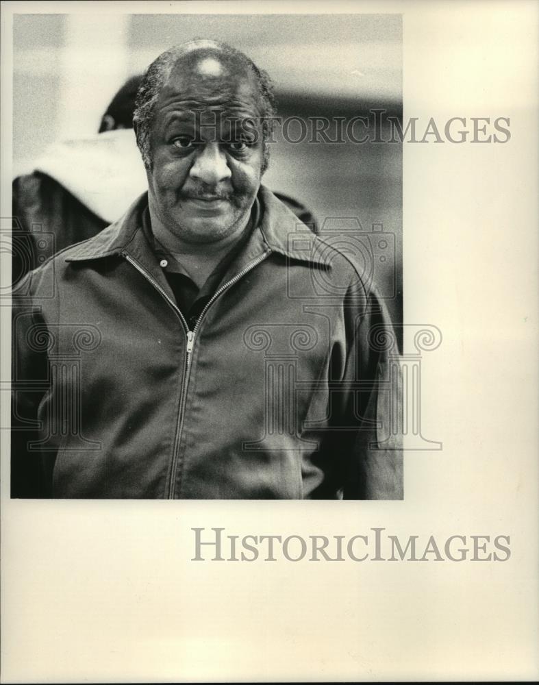 1986 Press Photo Ervin Gorner in court, charged with theft by fraud, Wisconsin. - Historic Images