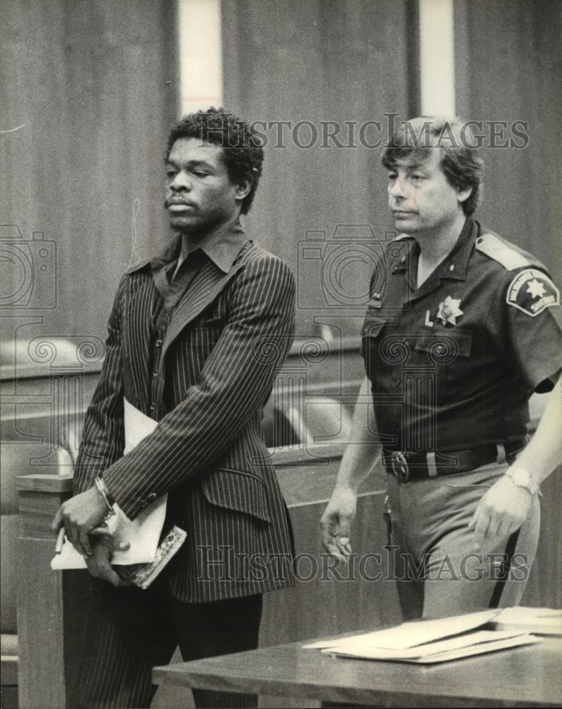 1980 Press Photo John E. Gladney Jr. at Circuit Court Charged with Murder - Historic Images