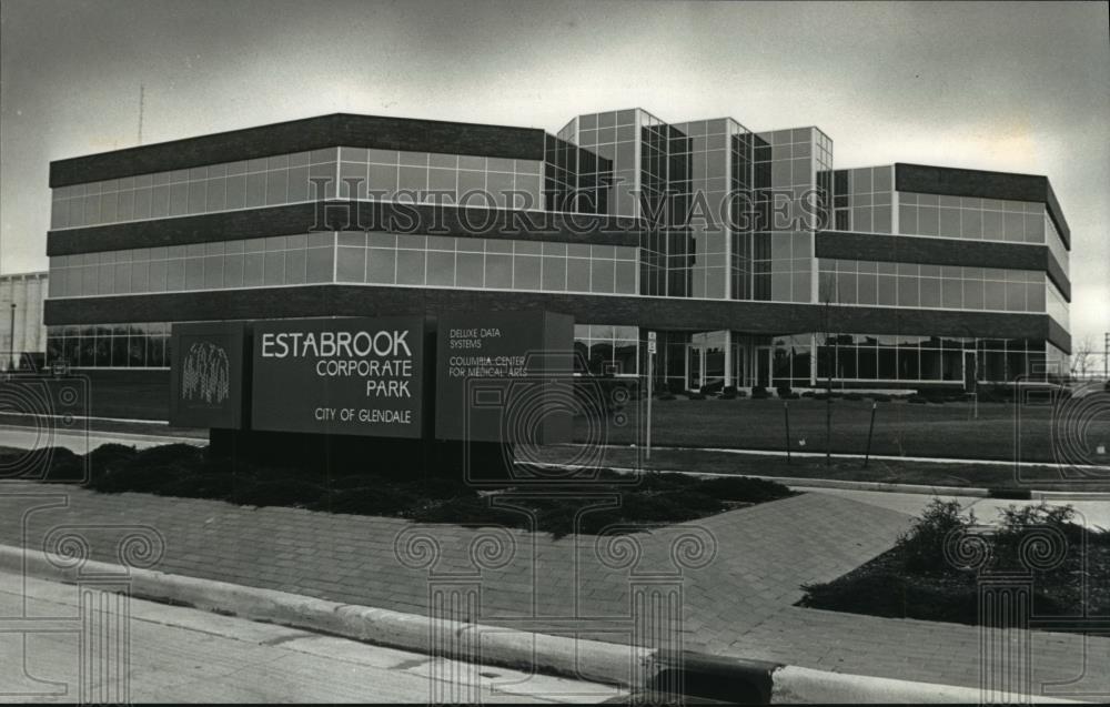 1992 Press Photo Estabrook Corporate Park, Glendale, Wisconsin - mjb29907 - Historic Images