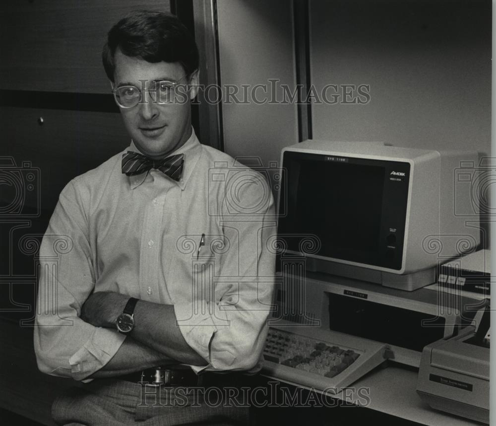 1986 Press Photo Medical Director, NML, Robert Gleeson - mjb29940 - Historic Images