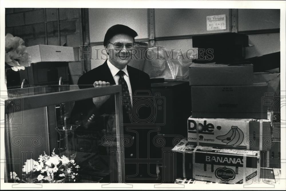 1992 Press Photo Don Mardak, Owner, president of Continental Trade Exchange - Historic Images