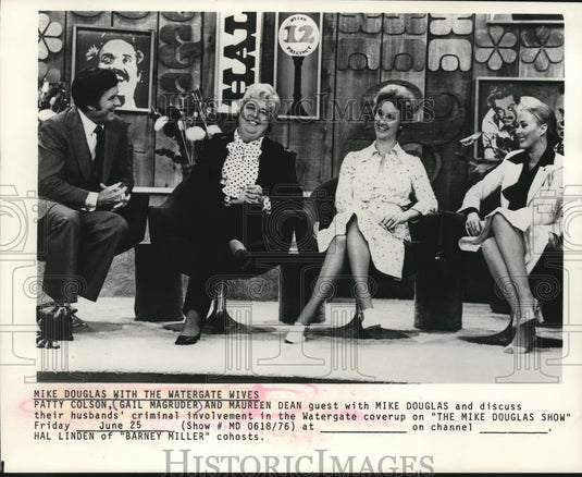1976 Press Photo Guests on "The Mike Douglass Show" discuss Watergate coverup - Historic Images