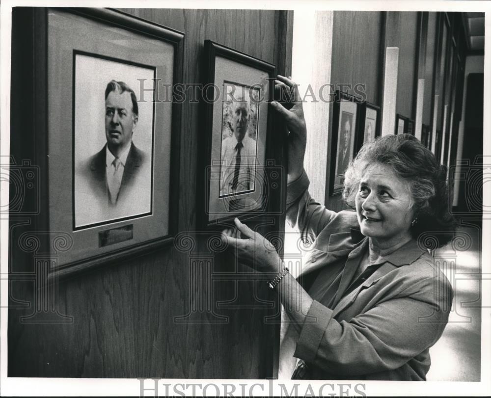 1992 Press Photo Patricia Struve, Village Clerk of Menomonee Falls, Wisconsin - Historic Images