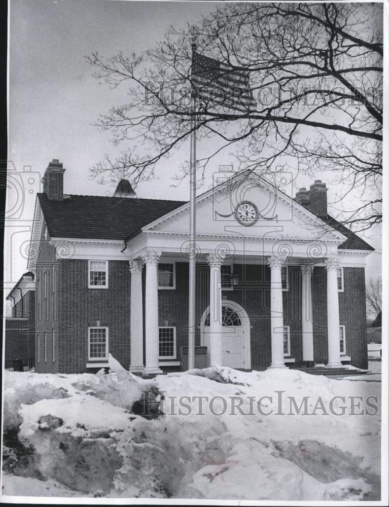 1979 Press Photo Flag blowing at the Mequon Library - mjb32796 - Historic Images