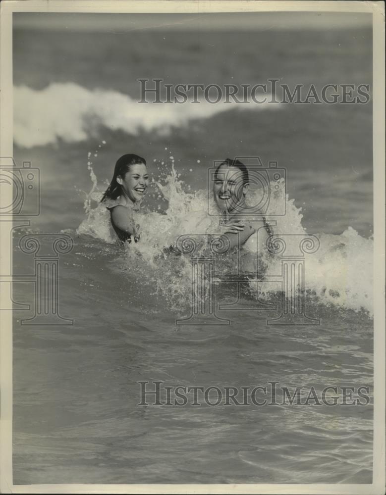 1964 Press Photo Vacationers Enjoying The Waves In Florida - nef69363 - Historic Images