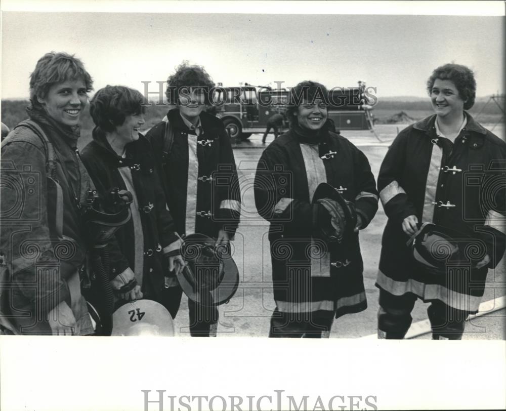 1984 Press Photo Women Firefighters Training in Pewaukee - mjb15299 - Historic Images