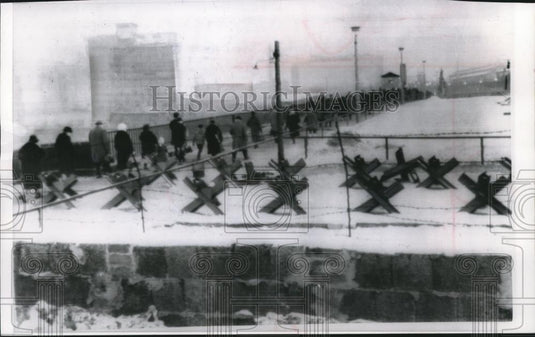 Press Photo Line of West Berlin Residents Pass Communist Wall Checkpoint - Historic Images