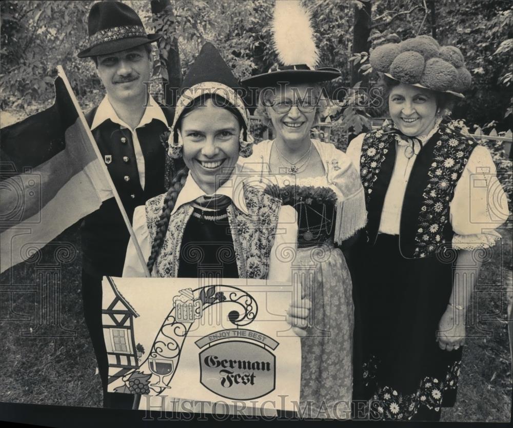 1984 Press Photo Members of German Fest's Trachtenschau, a costume show - Historic Images