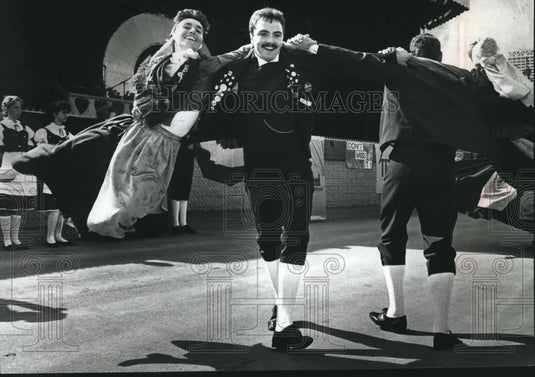 1989 Press Photo West German performers dance at German Fest in Milwaukee - Historic Images