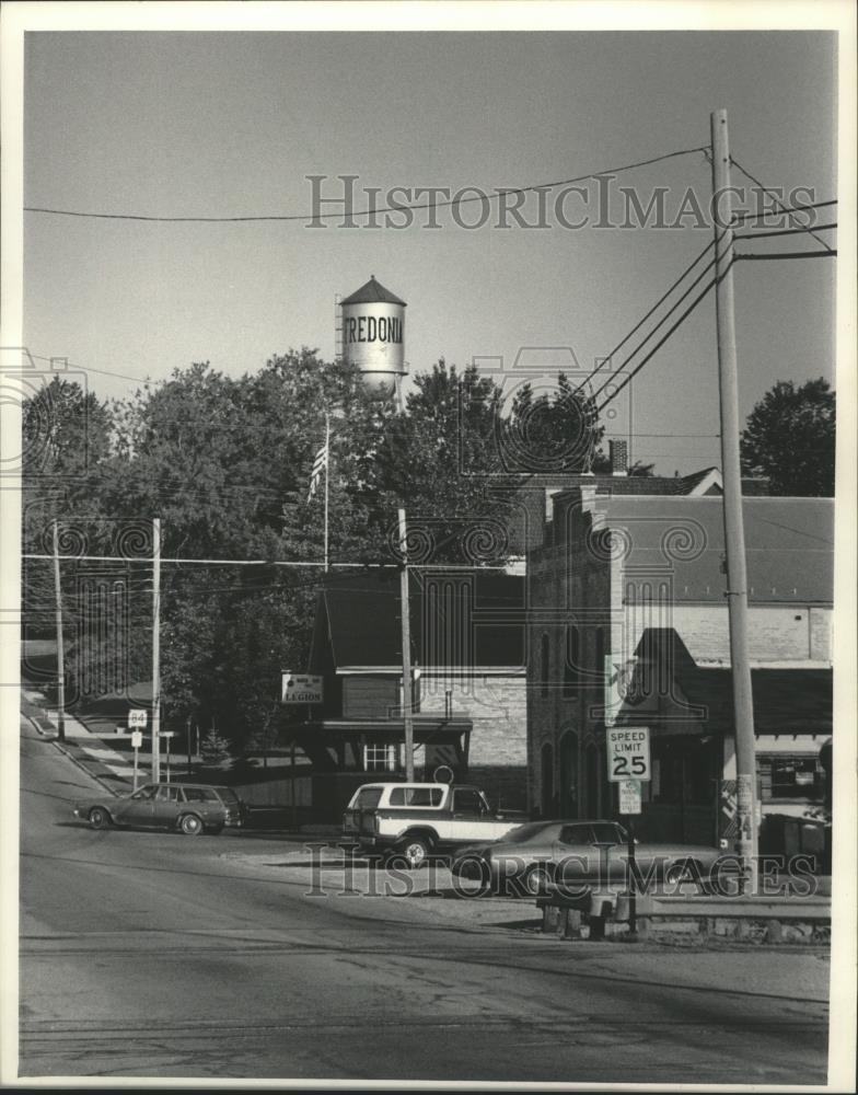 1985 Press Photo Water Tower on a Hilltop in Fredonia Wisconsin - mjb22940 - Historic Images