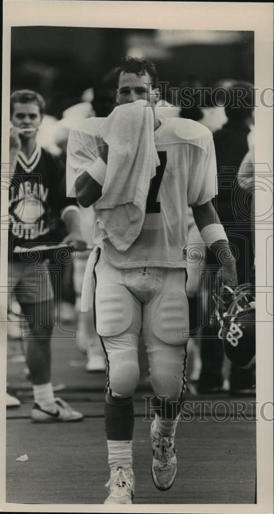 Press Photo Alabama football player Dunn towels off near end of game. - Historic Images
