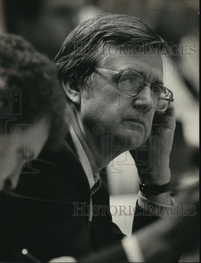 1984 Press Photo University of Alabama-Birmingham, Gene Bartow. - abns00975 - Historic Images