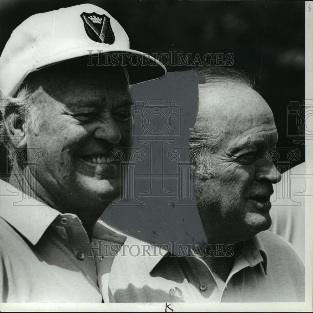 1981 Press Photo Golfer Charley Boswell and Bob Hope at celebrity tournament. - Historic Images